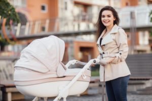 Selecting the right baby carrier is crucial for both your comfort and your baby’s well-being. With so many options available, it can be overwhelming to determine which carrier is the best fit for your needs.