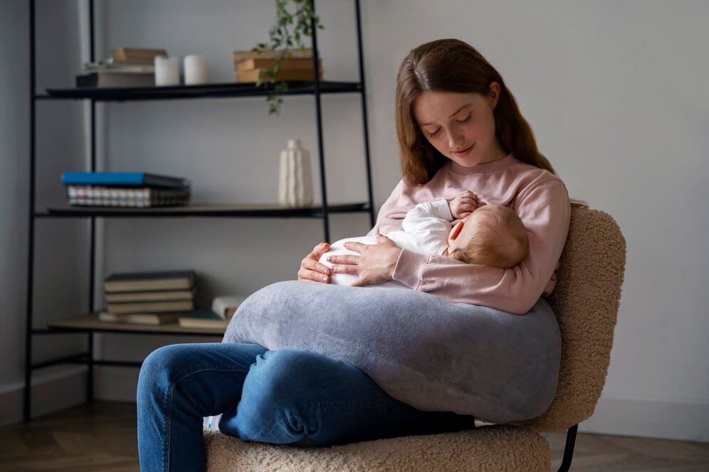 How a Naturopathic Doula Supports Your Breastfeeding Journey