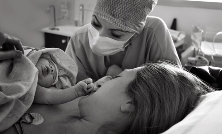 At Serene Naturopathic Doctors and Doulas, we believe in supporting your birth journey with the care, knowledge, and presence you truly deserve. One of the questions we often hear from our clients is: “What’s the difference between a naturopathic doula and a regular doula?” It’s a great question—and one that can make all the difference in your prenatal, birth, and postpartum experience.